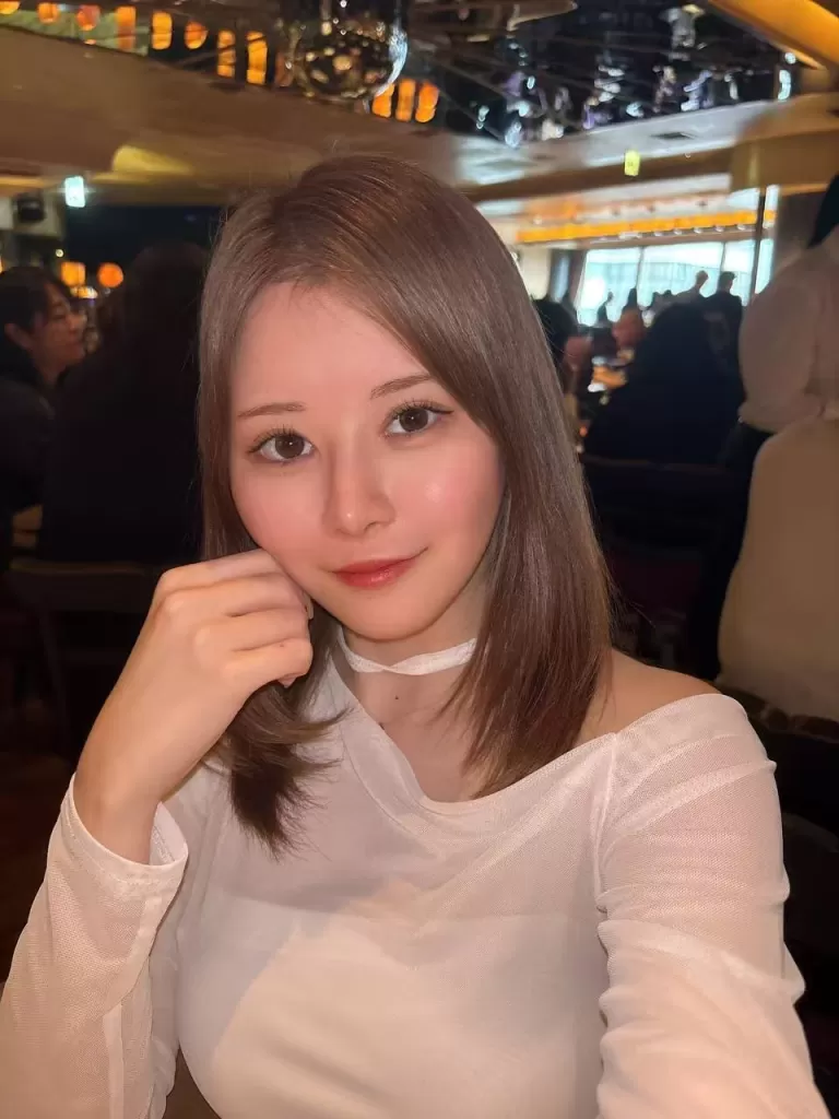 你有没有YY过楼下俏皮性感的咖啡店员？现在机会来了 艾莉娜不要错过